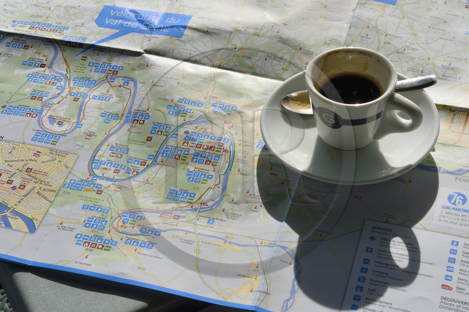 France, Eure (27), le village de Bas-Caumont dans les boucles de la Seine, le Bar-Restaurant La Batelière sur la veloroute du Val de Seine