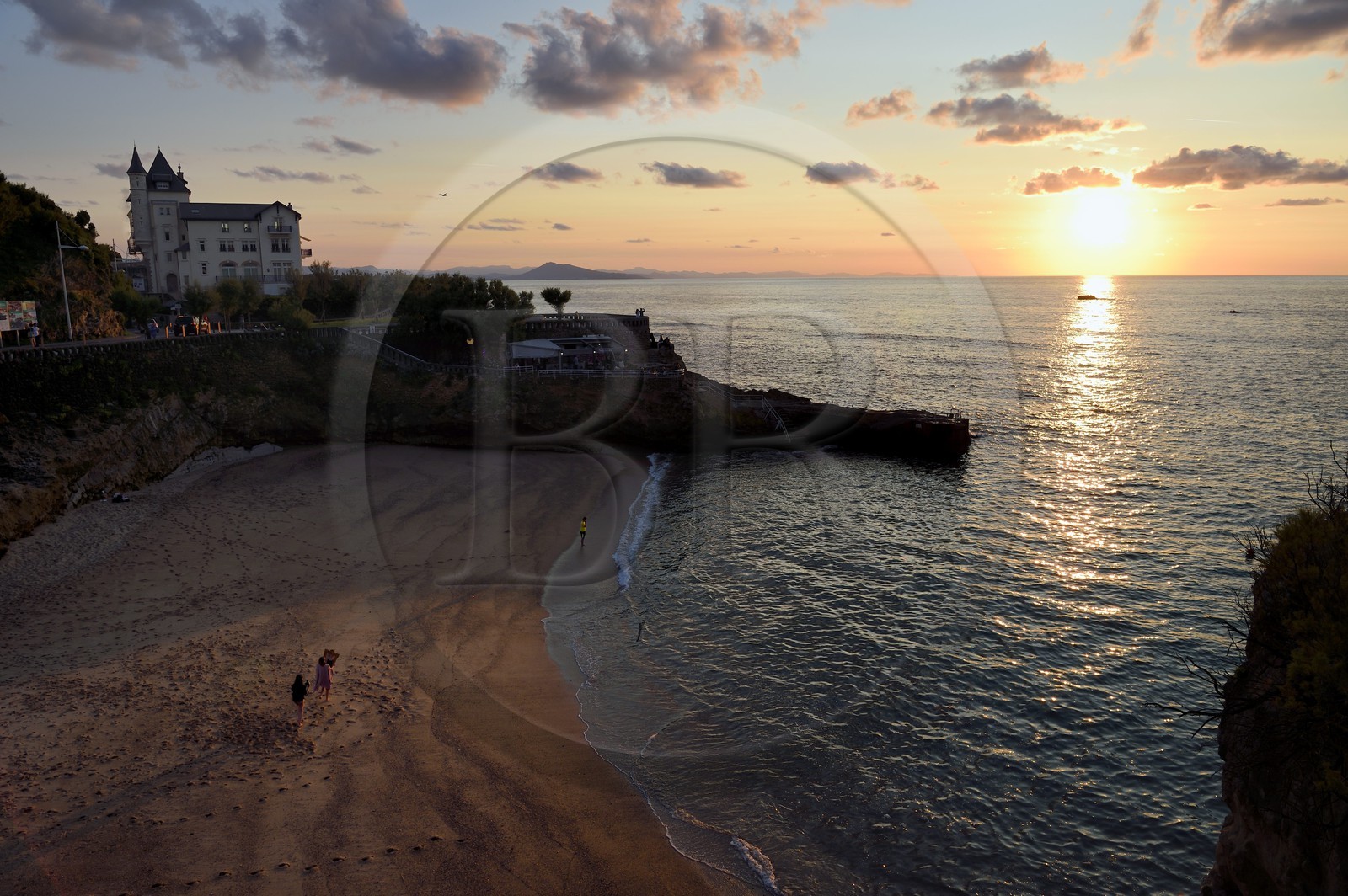 France, Pyrénées-Atlantiques (64), Pays-Basque, Biarritz, la villa Belza au dessus de la plage du Port-Vieux