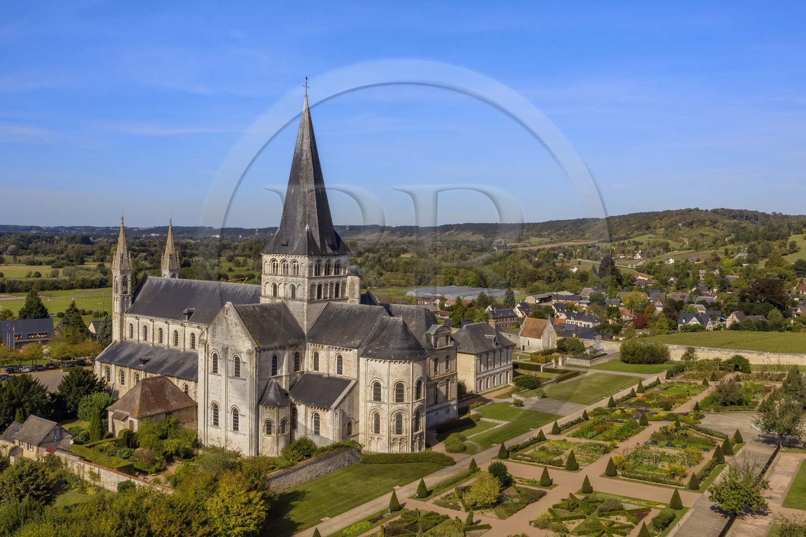 France, Seine-Maritime (76), Saint-Martin-de-Boscherville, Abbaye Saint-Georges de Boscherville du XIIe siècle (vue aérienne)