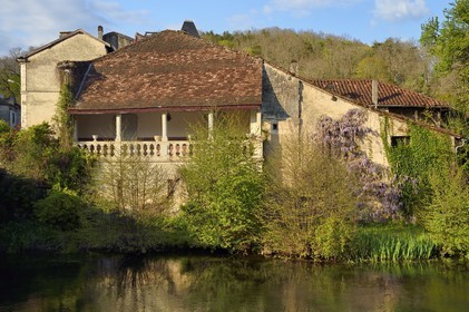 France, Dordogne, Brantome, house on the edge of the Dronne