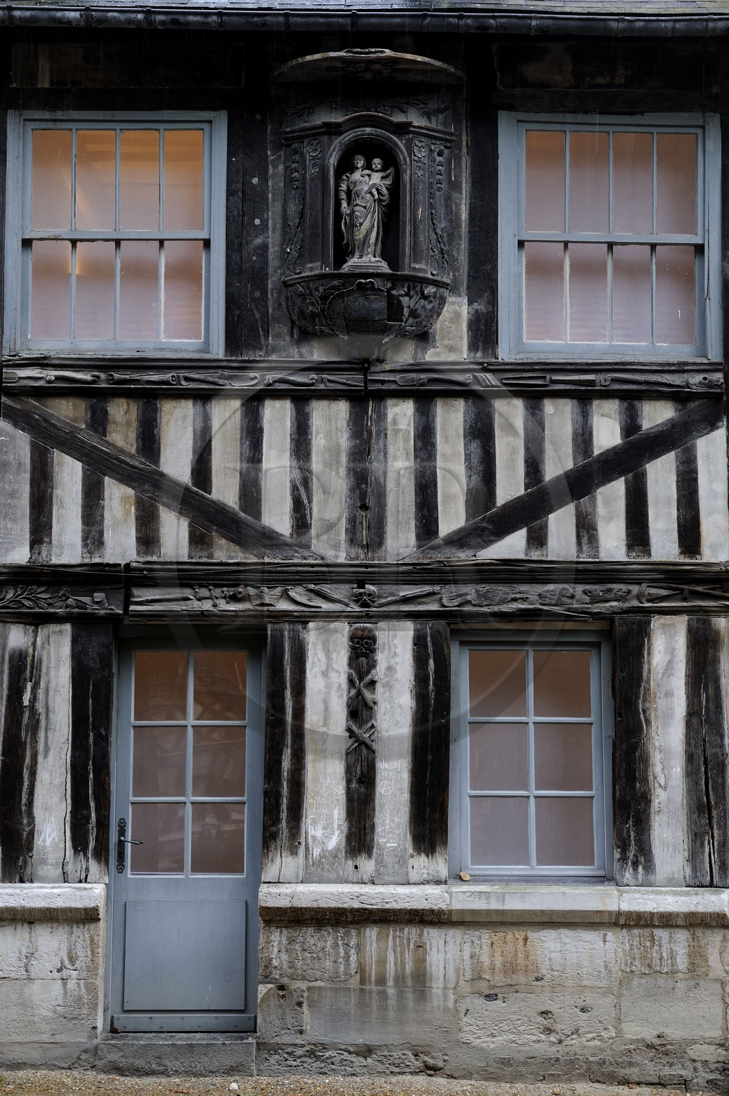 France, Seine-Maritime (76), Rouen, l'Aître Saint-Maclou, ancien ossuaire crée pendant la Grande Peste noire de 1348, qui abrite aujourd'hui l’Ecole des Beaux-Arts