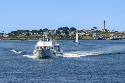 France, Finistère, Ponant Islands, Ile de Batz (Batz Island), departure of the ferry from the port (Porz Kernok) towards Roscoff, the lighthouse on the island in the background
