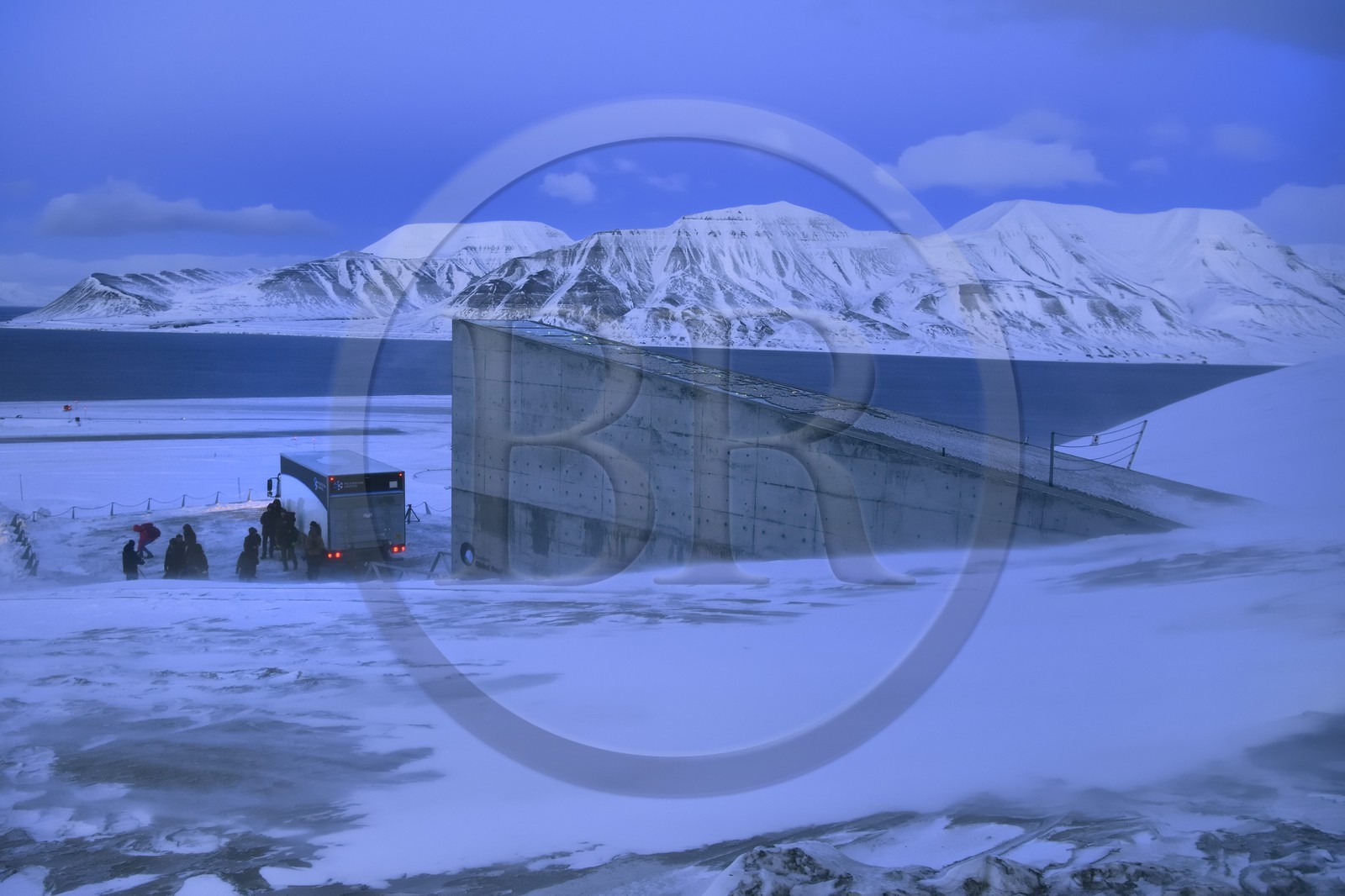 Norvège, Svalbard, Spitzberg, Longyearbyen, la Réserve mondiale de semences du Svalbard (banque de graines du Global Seed Vault) permet une sauvegarde de sécurité pour les collections existantes de banques de gènes, livraison des semences par NordGen