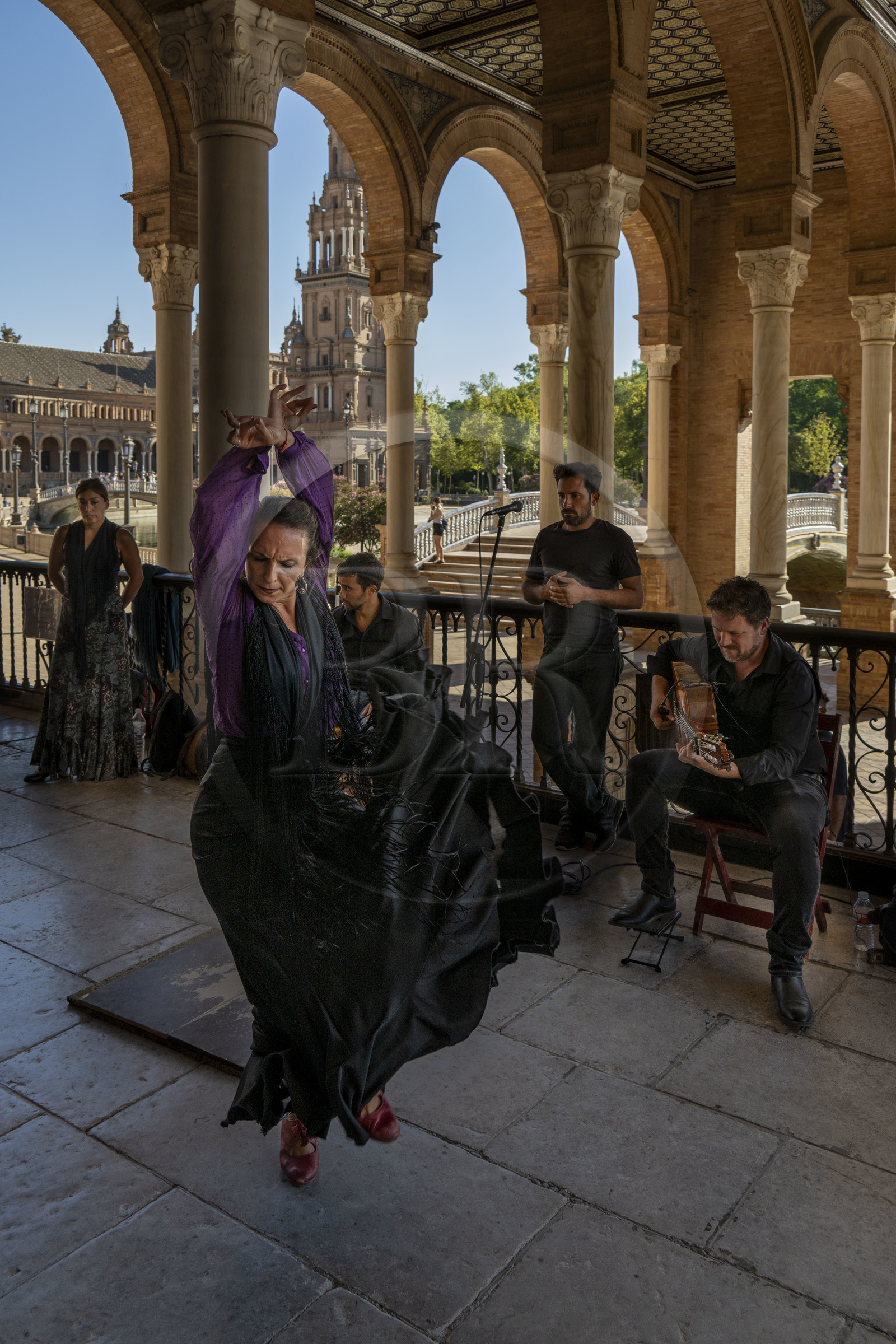 Espagne, Andalousie, Séville, Parque de Maria Luisa, Plaza de Espana (Place d'Espagne) construite par l'architecte Anibal Gonzalez pour l'Exposition ibéro-américaine de 1929, spectacle de danse flamenco