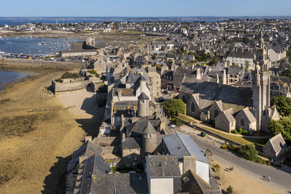 France, Finistère, Roscoff, old shipowners' houses located between rue Amiral Reveillere and the shore, on the right the Notre-Dame de Croaz Batz church and the port in the background (aerial view)