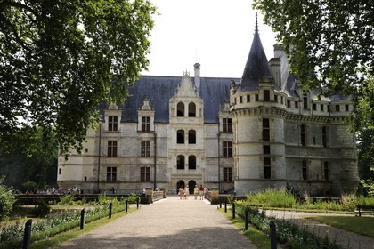 France, Indre-et-Loire (37), Vallée de la Loire classée Patrimoine Mondial de l' UNESCO, château d' Azay-le-Rideau,  l'escalier d'honneur au centre