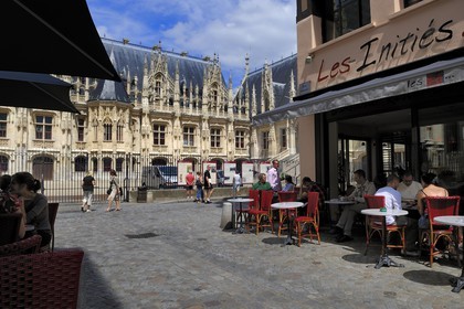 France, Seine Maritime, Rouen, the Palais de Justice which was once the seat of the Parlement (French court of law) of Normandy and a rather unique achievements of Gothic civil architecture from the late Middle Ages in France, Thouret street