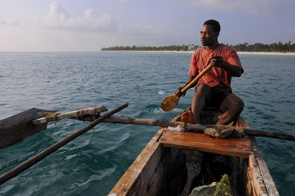 Tanzania, Zanzibar Archipelago, Unguja island (Zanzibar), southeast coast, Bwejuu, fisherman on a dhow (traditional Arab sailing vessel)