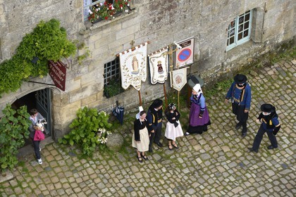 France, Finistere, Locronan, labelled Les plus Beaux Villages de France (The Most Beautiful Villages of France), procession of the small Tromenie, welcoming ceremony of religious emblems of neighboring parishes on the church square