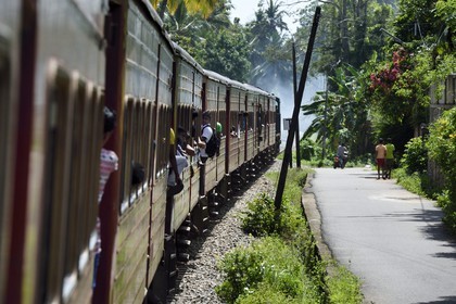 Sri Lanka, Southern Province, train from Colombo to Galle, passengers hanging on the doors towards Richmond Hill
