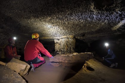 France, Dordogne (24), Périgord Noir, vallée de la Dordogne, Groléjac, initiation à la spéléologie avec Laurent Lignac de Couleur Périgord dans la grotte du Pechialet