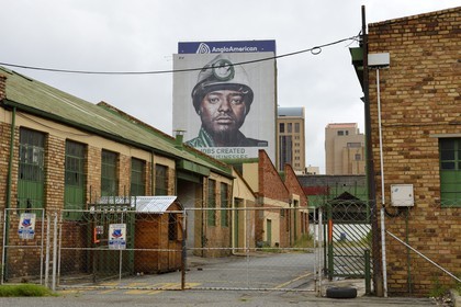 Afrique du Sud, province de Gauteng, Johannesburg, Ferreirasdorp  dans le quartier de Westgate, affiche représentant un mineur