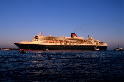 France, Manche, Cotentin, road of Cherbourg, arrival of the Queen Mary II
