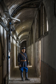 France, Alpes-Maritimes (06), Eze, Fort de la Revère dans le Parc forestier de la Grande Corniche et construit entre 1882 et 1885, Alain Fine en uniforme de garde-mobile de 1942