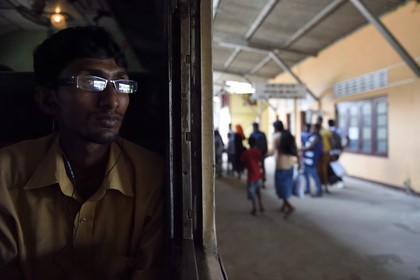 Sri Lanka, Southern Province, train from Colombo to Galle, passengers boarding at Aluthgama railway station