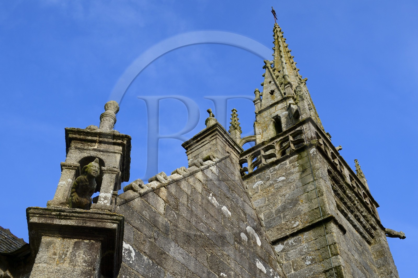 France, Finistère (29), Guimiliau, l'église dans l'enclos paroissial