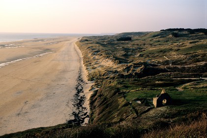 France, Manche (50), Cotentin, Barneville-Carteret, plage de la Vieille-église et dunes