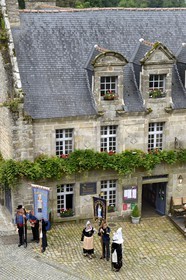 France, Finistere, Locronan, labelled Les plus Beaux Villages de France (The Most Beautiful Villages of France), procession of the small Tromenie, welcoming ceremony of religious emblems of neighboring parishes on the church square