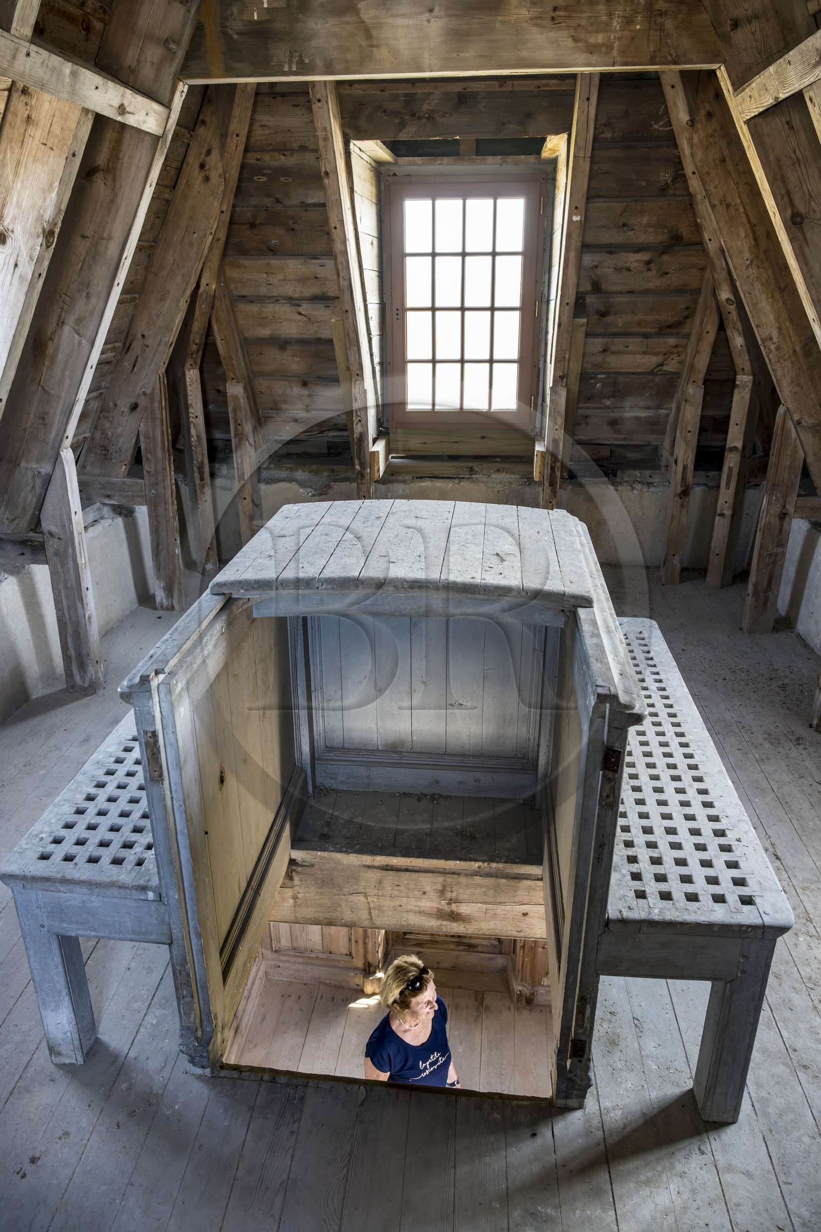 France, Finistère (29), Roscoff, une des maisons d'armateurs des frères James de la Porte Noire construite à la fin XVIème siècle, roof de bateau qui est l'accès au dernier étage de la tour