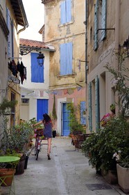 France, Bouches du Rhone, Arles, quartier de la Roquette, cyclist in the impasse Waldeck-Rousseau also called smile street