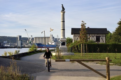 France, Seine-Maritime (76), Val-de-la-Haye, colonne Napoléon érigée en 1844, en souvenir du  transbordement des restes mortels de Napoléon Ier lors du retour de Saint Hélène, le 9 décembre 1840