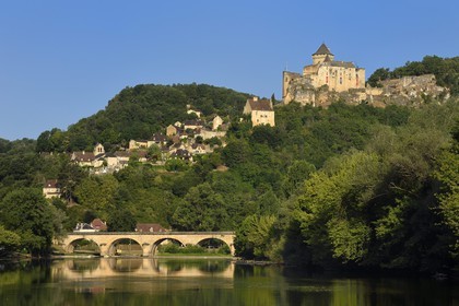 France, Dordogne, Perigord Noir, Dordogne Valley, the Dordogne river at Castelnaud la Chapelle