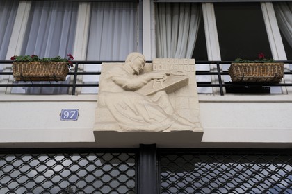 France, Seine Maritime, Le Havre, Downtown rebuilt by Auguste Perret listed as World Heritage by UNESCO, Perret buildings of the Avenue Foch, building called the Builders customized by this sculpture