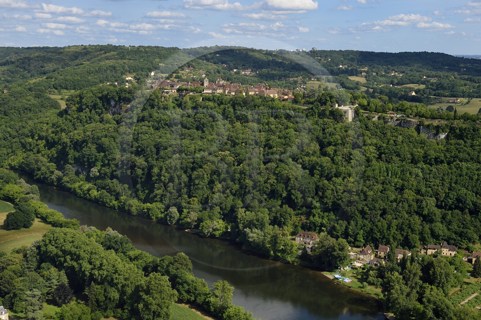 France, Dordogne (24), Périgord Noir, vallée de la Dordogne, vallée de la Dordogne, Domme, labellisé Les Plus Beaux Villages de France (vue aérienne)