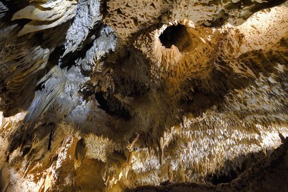 France, Dordogne, Perigord Vert, Villars, Villars Cave, concrétions dans les grottes, stalactites