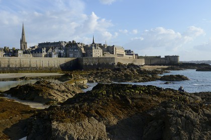 France, Ille-et-Vilaine, cote d'emeraude (Emerald Coast), Saint Malo, the north ramparts
