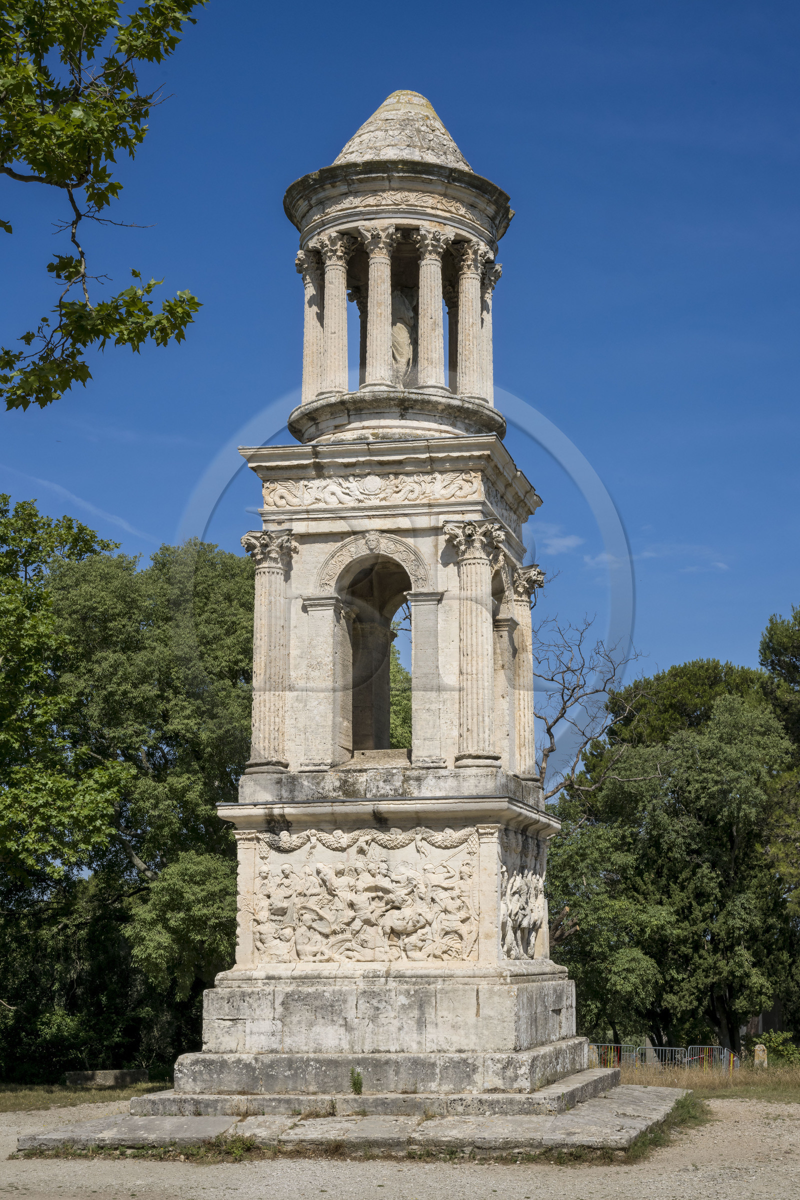 France, Bouches-du-Rhône (13), Parc Naturel Régional des Alpilles, Saint-Rémy-de-Provence, les Antiques de Glanum, cénotaphe gallo-romain érigé entre -30 et -20 av J.-C. élevé à la mémoire d'un homme de la famille des Julii