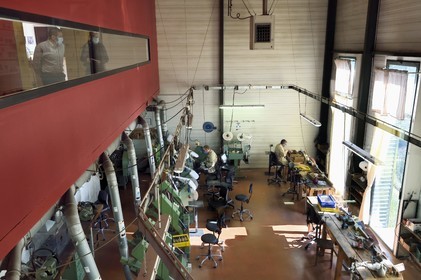 France, Dordogne (24), Périgord Vert, Nontron, fabrication artisanale des couteaux de Nontron à la Coutellerie Nontronnaise