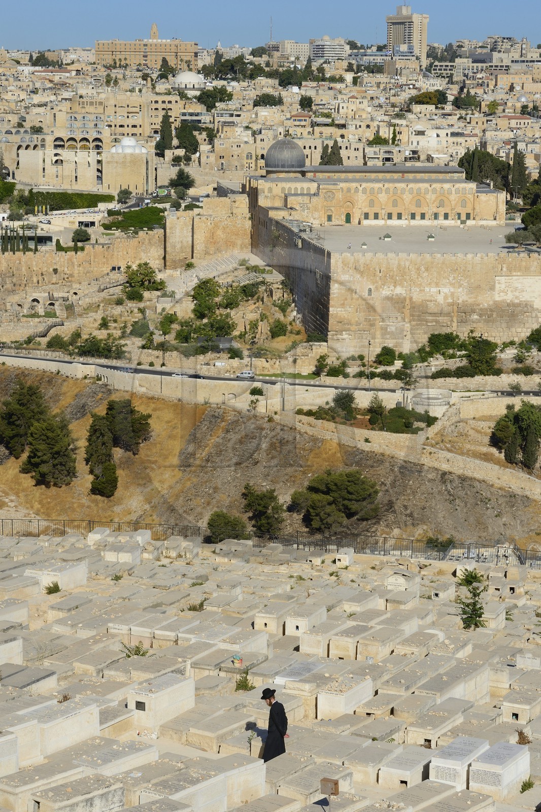 Israel, Jérusalem, ville sainte, vieille-ville classée Patrimoine Mondial de l'UNESCO,  la mosquée El Aqsa sur l'esplanade des Mosquées (Haram el-Sharif) et le cimetière juif sur le Mont des Oliviers