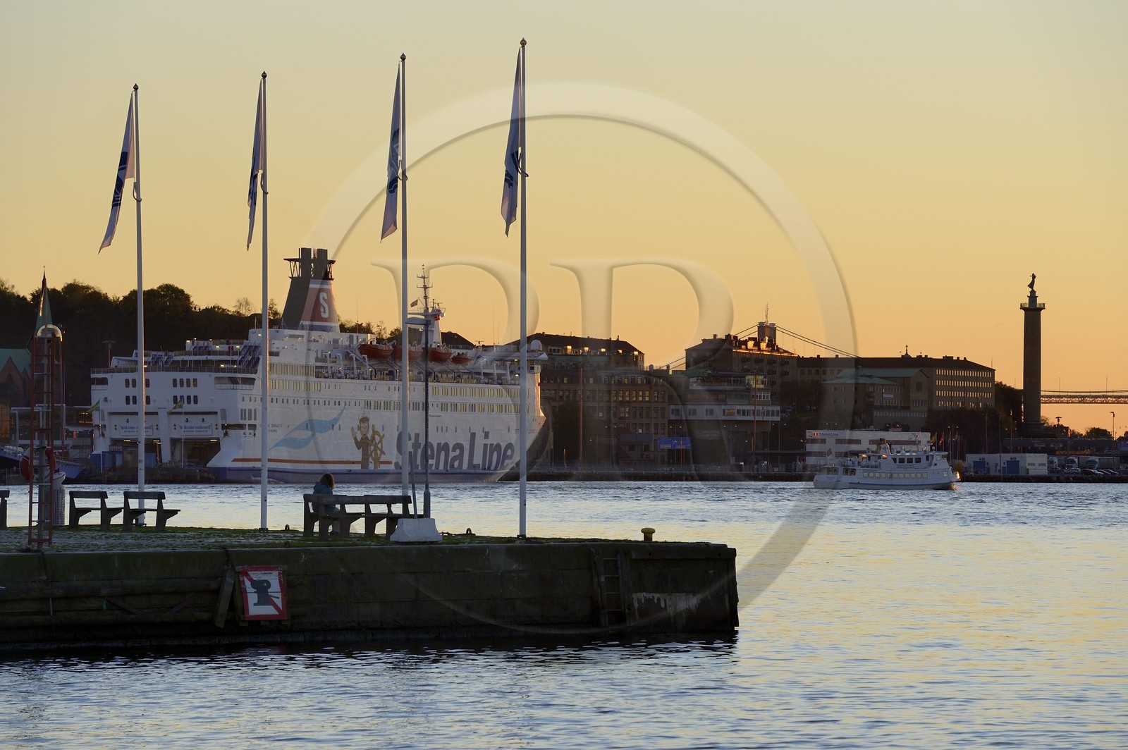 Suède, Västra Götaland, Göteborg (Gothenburg), la jetée de Stenpiren dans le port et le quai de Masthuggskajen