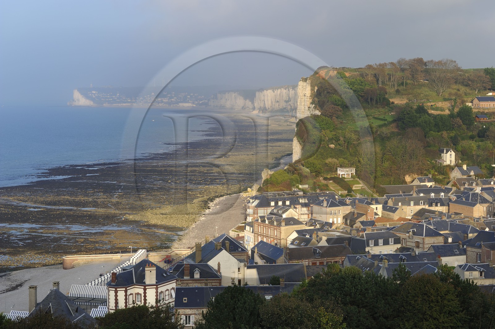 France, Seine-Maritime (76), Côte d'Albâtre, Yport niché dans une valleuse