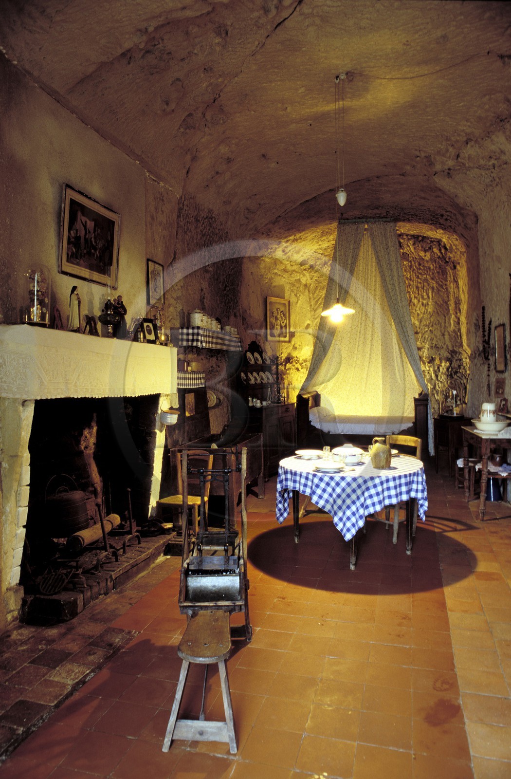 France, Loir-et-Cher (41), Troo, intérieur d'une maison du village troglodytique