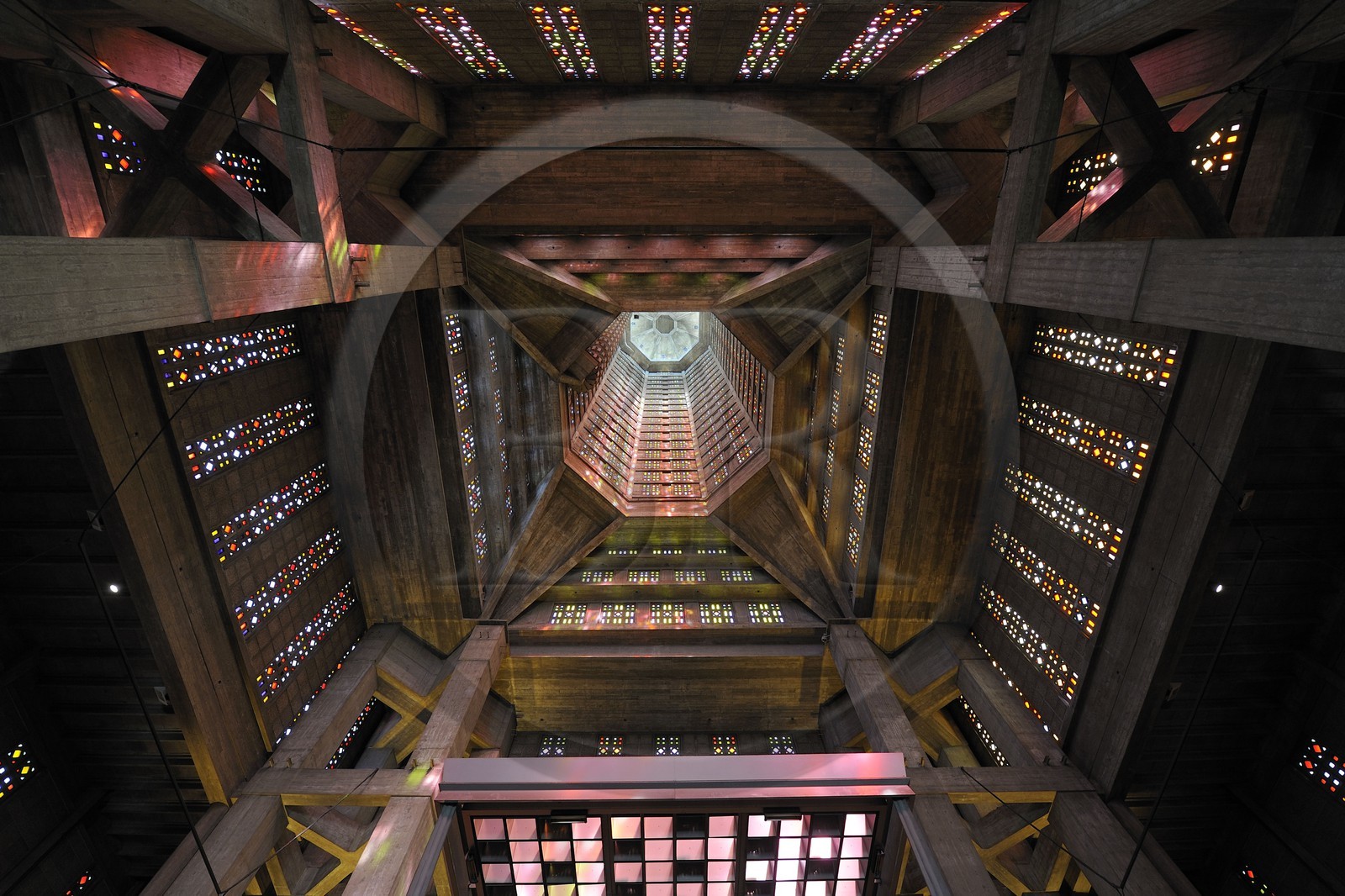 France, Seine-Maritime (76), Le Havre, Centre-ville reconstruit du Havre par Auguste Perret classé Patrimoine Mondial de l'UNESCO, Eglise Saint-Joseph, la tour-clocher vue de la nef
