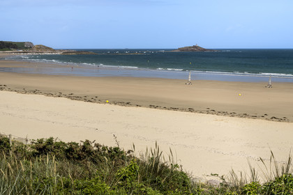 France, Cotes d'Armor, Grand Site de France Cap d'Erquy - Cap Frehel, Frehel, Sables-d’Or-les-Pins beach and the Saint-Michel chapel in the background