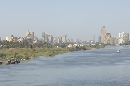 Egypte, Le Caire, le Nil et la Tour du Caire de l'architecte Naoum Chebib