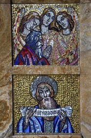 France, Allier (03), Vichy, église Notre-Dame-des-Malades et église Saint-Blaise, détails art Déco sur les mosaïques en onyx et émaux de Briare du muret du choeur