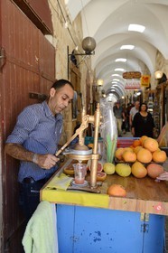 Israel, district Nord, Galilée, Acre (Akko), vieille ville, classée Patrimoine Mondial de l'UNESCO, presseur d'orange dans l'ancien bazar turque