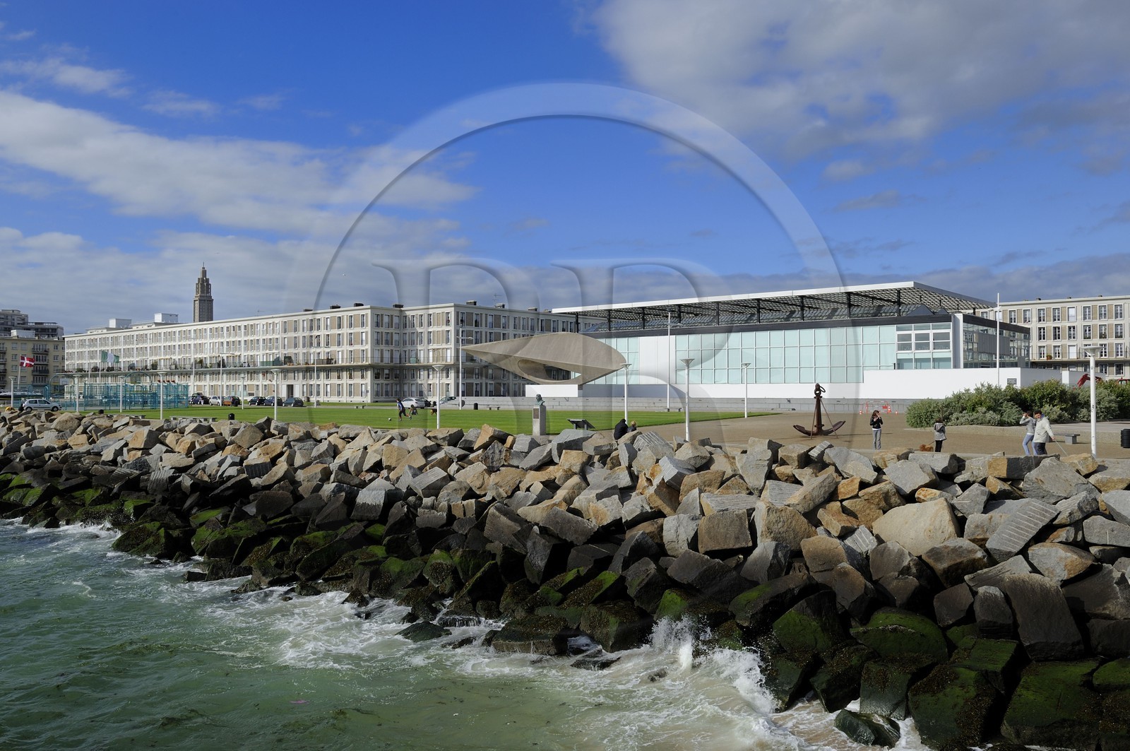 France, Seine-Maritime (76), Le Havre, Centre-ville reconstruit du Havre par Auguste Perret classé Patrimoine Mondial de l'UNESCO, le musée d'Art Moderne André Malraux en bord de mer est entouré d'immeubles Perret