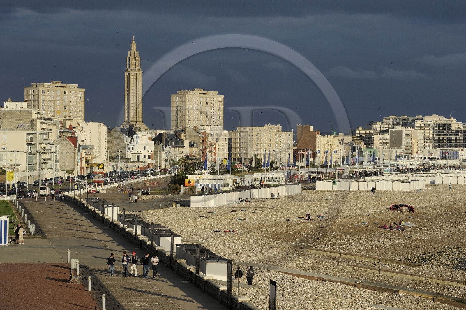 France, Seine-Maritime (76), Le Havre, classé Patrimoine Mondial de l'UNESCO, le coeur de la ville autour de la Tour Lanterne de l'église Saint-Joseph depuis Sainte-Adresse