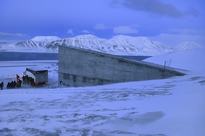 Norvège, Svalbard, Spitzberg, Longyearbyen, la Réserve mondiale de semences du Svalbard (banque de graines du Global Seed Vault) permet une sauvegarde de sécurité pour les collections existantes de banques de gènes, livraison des semences par NordGen