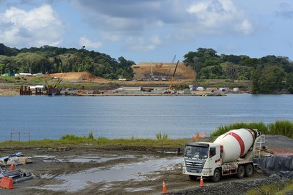 Panama, Panama Canal, Colon Province, construction of a bridge by the French company Vinci at the mouth of the Panama Canal towards the Caribbean Sea