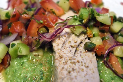 France, Dos de thon à la vapeur douce sauce vierges à l'agrulive citron vert et mousseline de courgette à l'agrulive citron vert