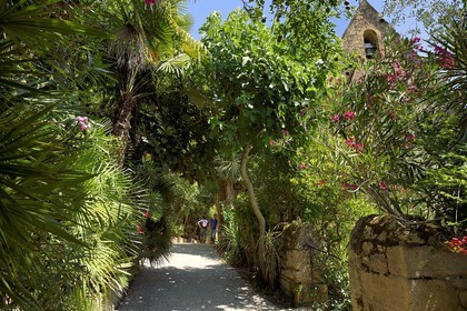 France, Dordogne (24), Périgord Noir, vallée de la Dordogne, La Roque-Gageac, labellisé Les Plus Beaux Villages de France, le jardin exotique et bambousaie