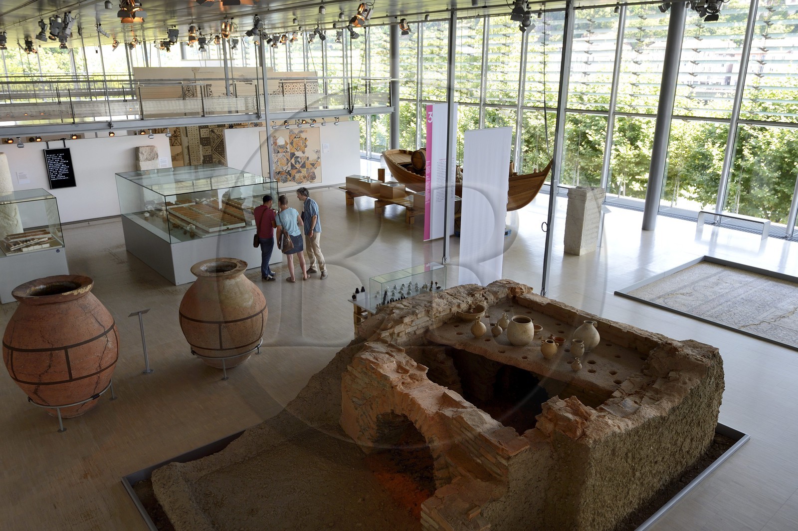 France, Rhône (69), Saint-Romain-en-Gal, musée gallo-romain de Saint-Romain-en-Gal, dolia (recipients) et four de potier