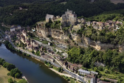 France, Dordogne, Perigord Noir, Dordogne Valley, Beynac et Cazenac, labelled Les Plus Beaux Villages de France (The Most Beautiful villages of France), medieval castle on a cliff above the Dordogne valley (aerial view)