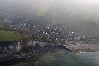 France, Seine-Maritime (76), Pays de Caux, Côte d'Albâtre, Yport (vue aérienne)